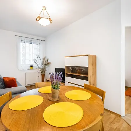 Metro Bemowo Colourful Apartment *
