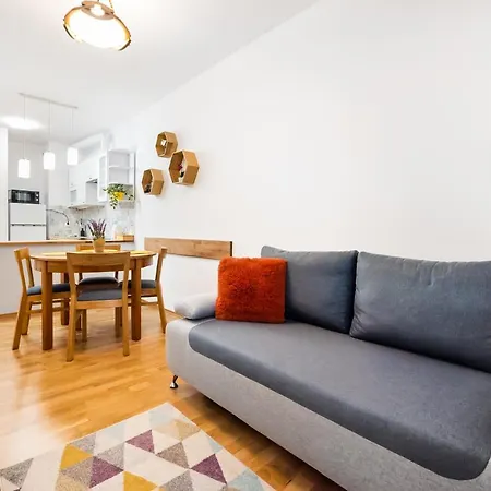 Apartmán Metro Bemowo Colourful By Bookinghost *