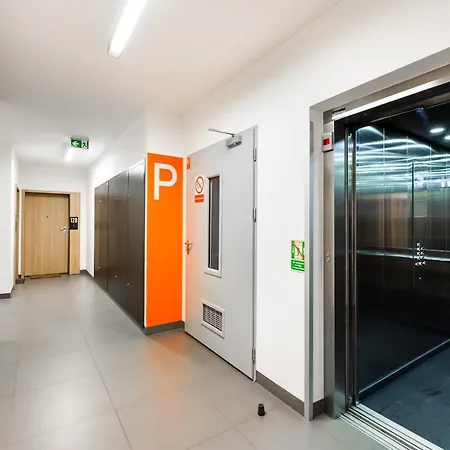 Metro Bemowo Colourful By Bookinghost * Varšava