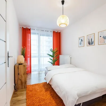 Metro Bemowo Colourful By Bookinghost Varšava