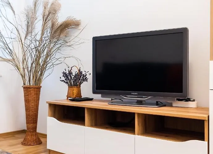 Metro Bemowo Colourful By Bookinghost وارسو