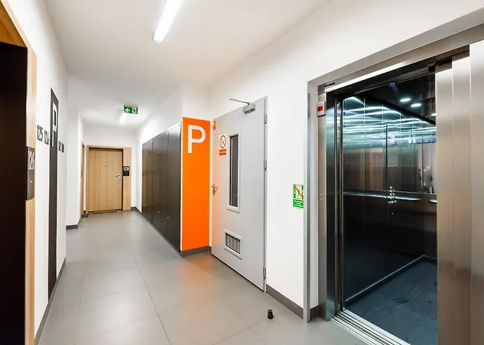 Metro Bemowo Colourful By Bookinghost * وارسو