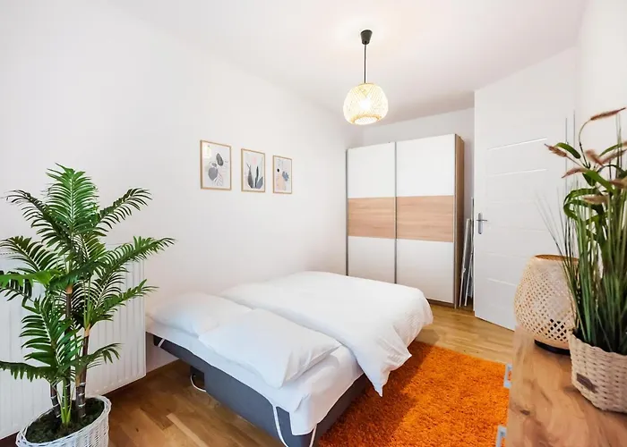 Metro Bemowo Colourful By Bookinghost