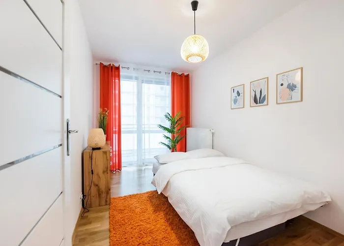 Metro Bemowo Colourful By Bookinghost وارسو